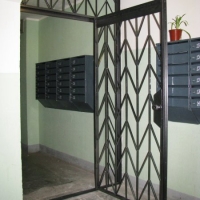Двери решетчатые - вход в бытовые помещения
